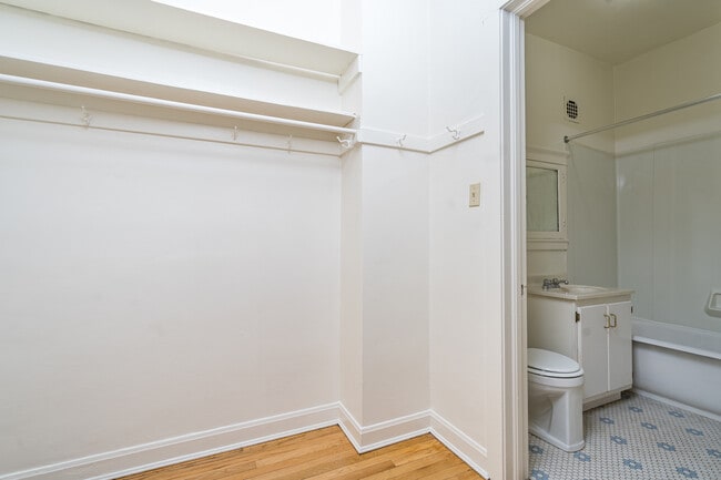 Building Photo - Ivanhoe