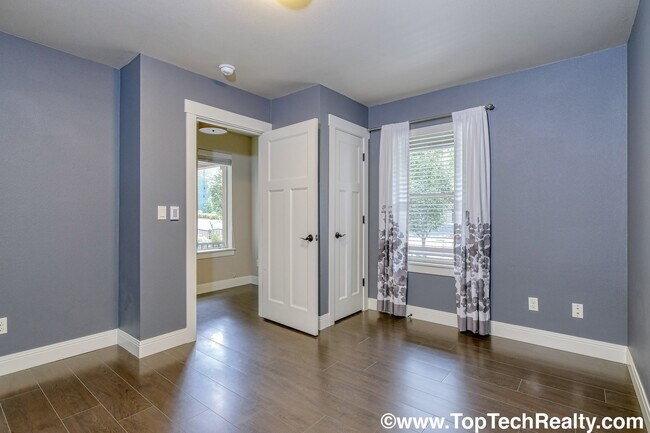 Foto del edificio - Amazing 3 BR | 2.5 BA Modern Townhome in Highly Desirable 45 Degree Central Community | Located A...