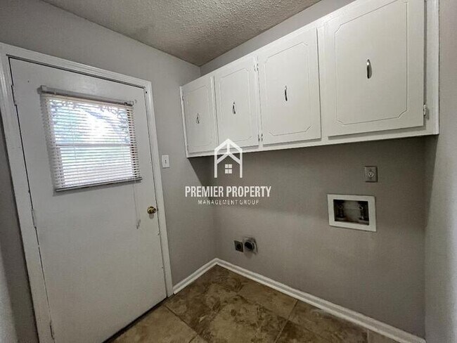 Foto del edificio - 5328 Albemarle Dr