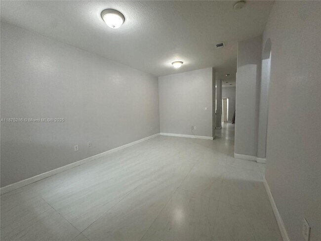 Foto del edificio - 1651 SE 28th Ct