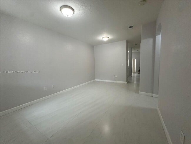 Building Photo - 1651 SE 28th Ct