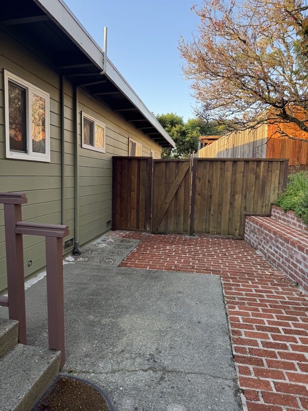 Primary Photo - 24 La Vista Way