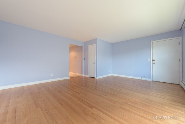 Foto del edificio - 5942 W Addison St