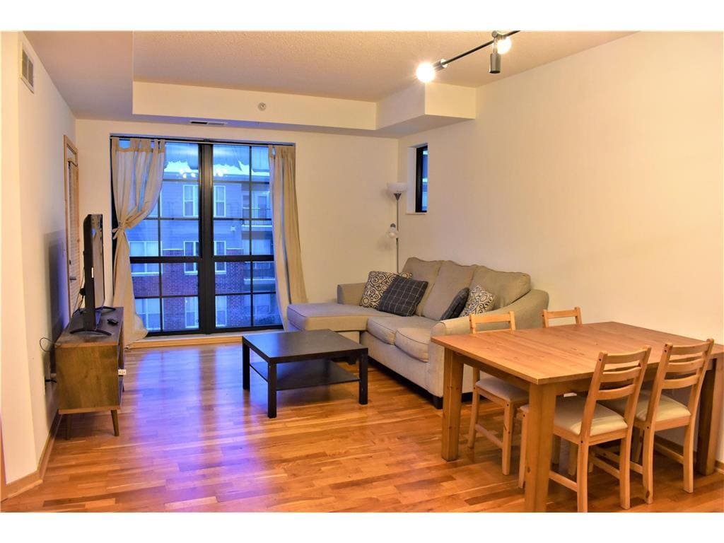 Primary Photo - 825 Berry St