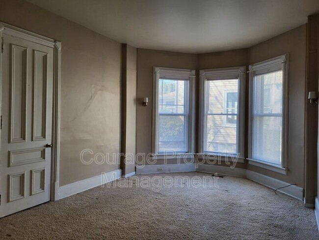 Building Photo - 410 Maple Ave