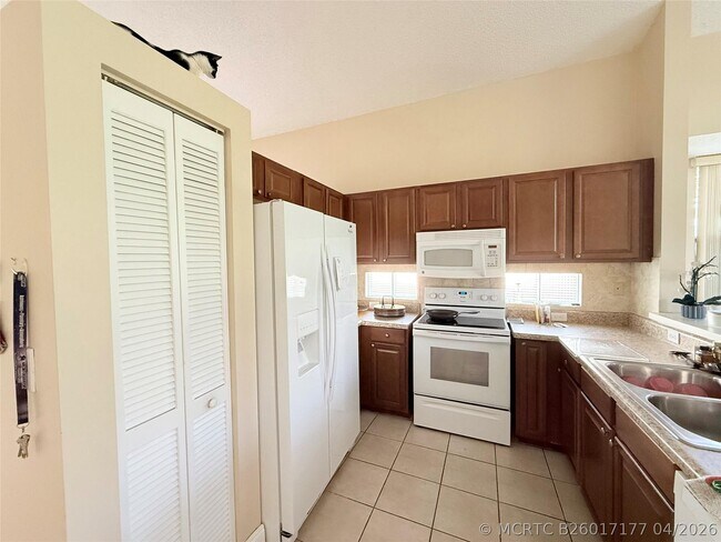 Foto del edificio - 4965 SW 153rd Ave