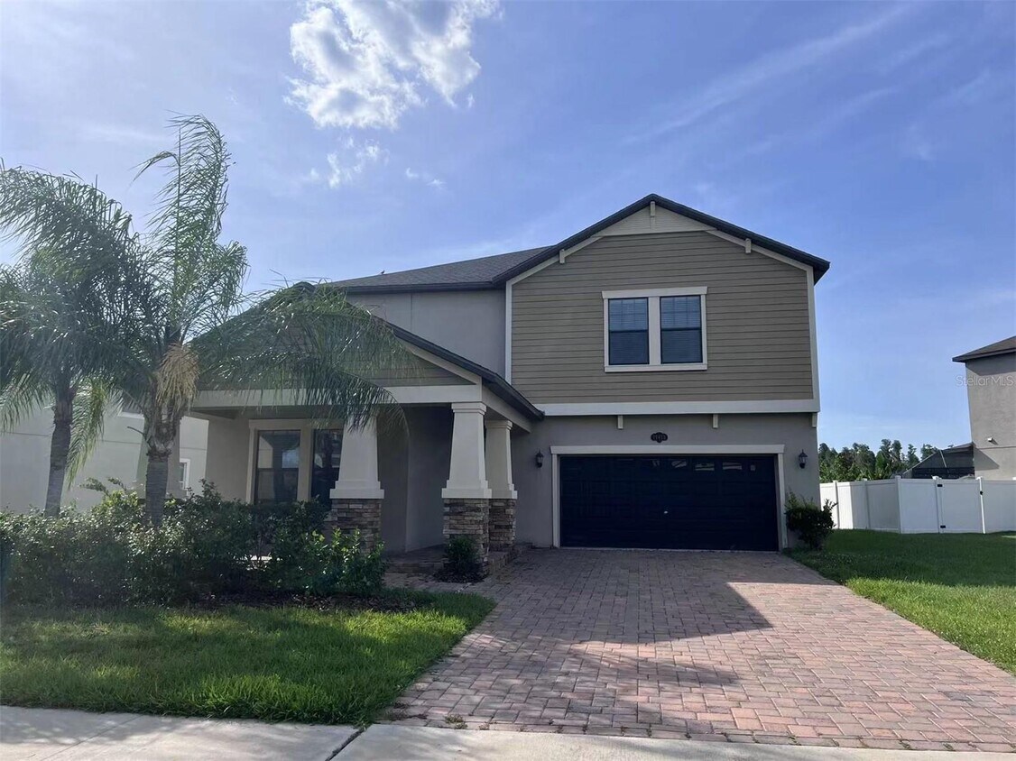 Primary Photo - "Spacious 5-Bed Retreat with Elegant Hardw...