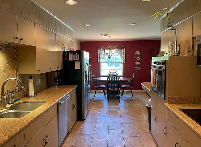 Building Photo - 7527 Quail Run Dr