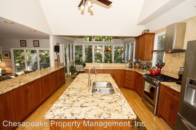 Building Photo - 1707 S Harbor Ln