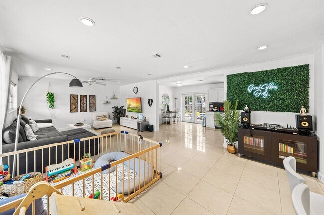Foto del edificio - 941 NW 26th Ct