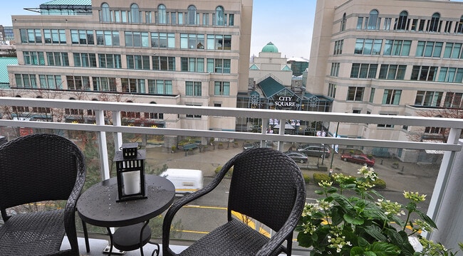 Photo du bâtiment - Hollyburn Court