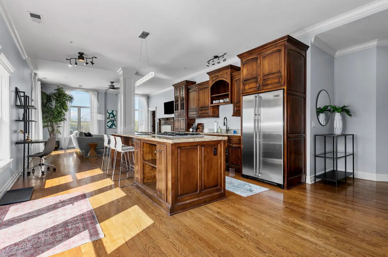 1715 Summit St, Kansas City, MO 64108 Condo for Rent in Kansas City, MO