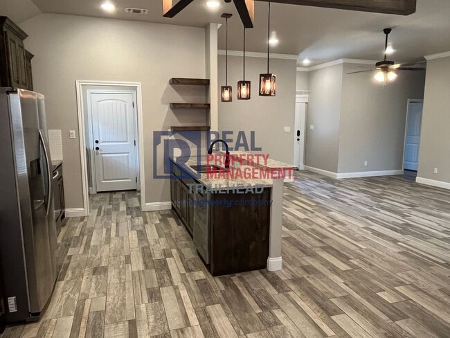 Building Photo - Stunning 3 Bed 2 Bath Home in Gated Lakesi...