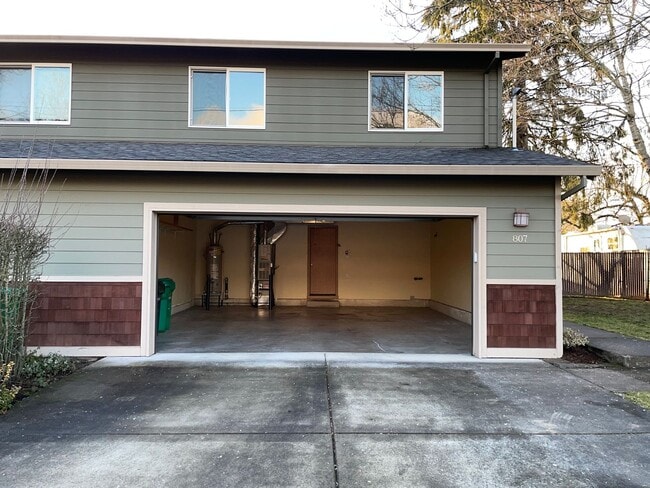 Photo - Francis Avenue Apartment