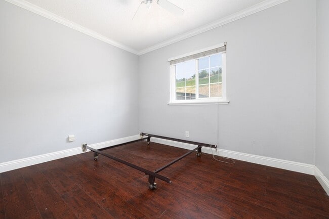 Building Photo - Spacious single family 3 bedroom home now ...