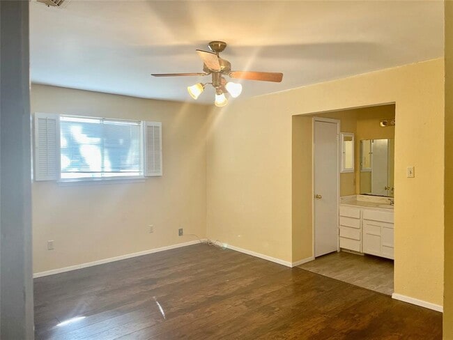 Building Photo - 2518 Mardell Dr
