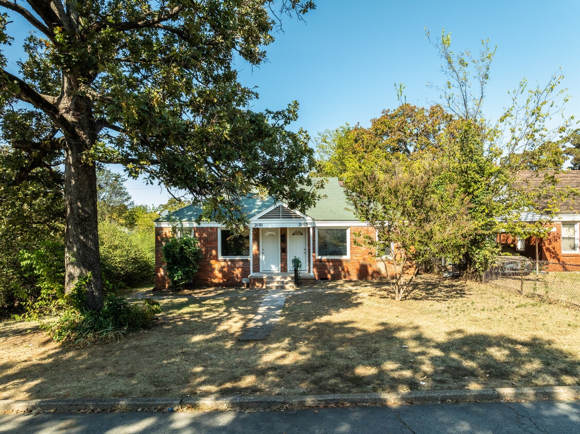 Primary Photo - 2101 S V St