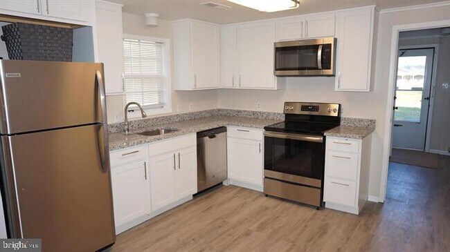 Foto del edificio - 99 Moores Ln