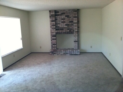 Building Photo - 1008 Bluejay Dr