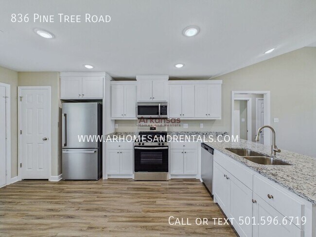 Building Photo - 836 Pine Tree Rd