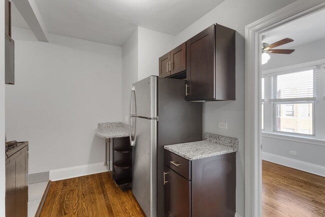 Building Photo - 1611 W Juneway Ter