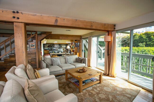 Entertainment/home office - 7211 Pacific View Dr