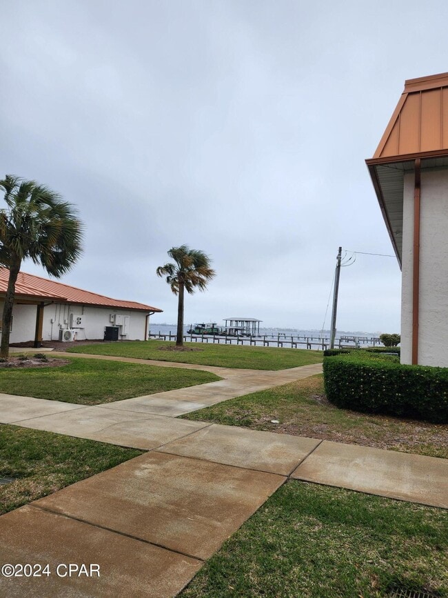 Building Photo - 2100 W Beach Dr