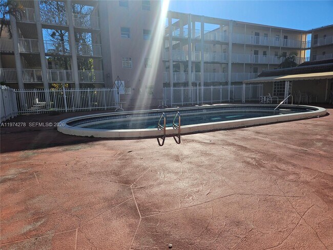 Foto del edificio - 2800 NW 56th Ave