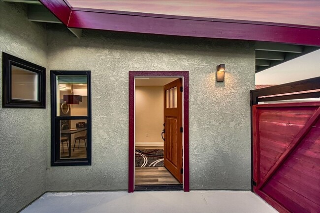 Building Photo - Professionally Designed Point Loma Detache...