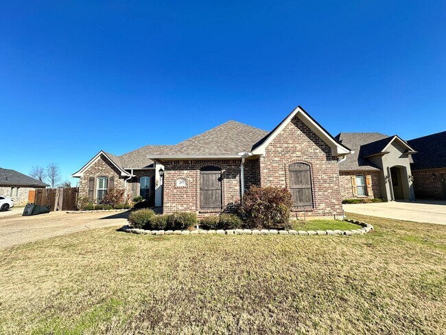 Foto del edificio - Half off the first Full Months rent! Close...