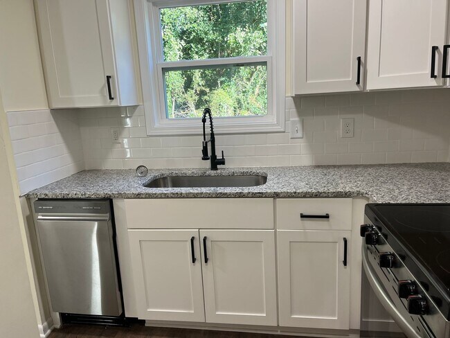 Foto del edificio - 3873 Fairmont Ave