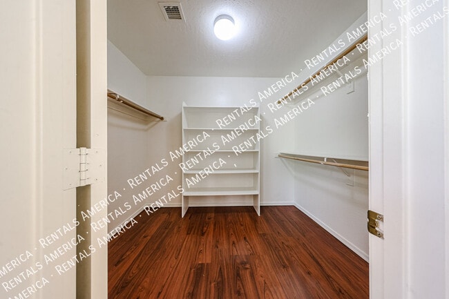 Foto del edificio - 9202 W MacKenzie Dr