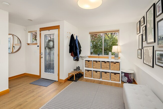Entry Way - 4433C 44th Ave SW