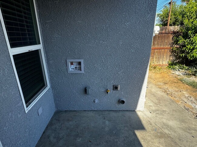 Building Photo - APPLY FOR THIS LOVELY HOME NOW!