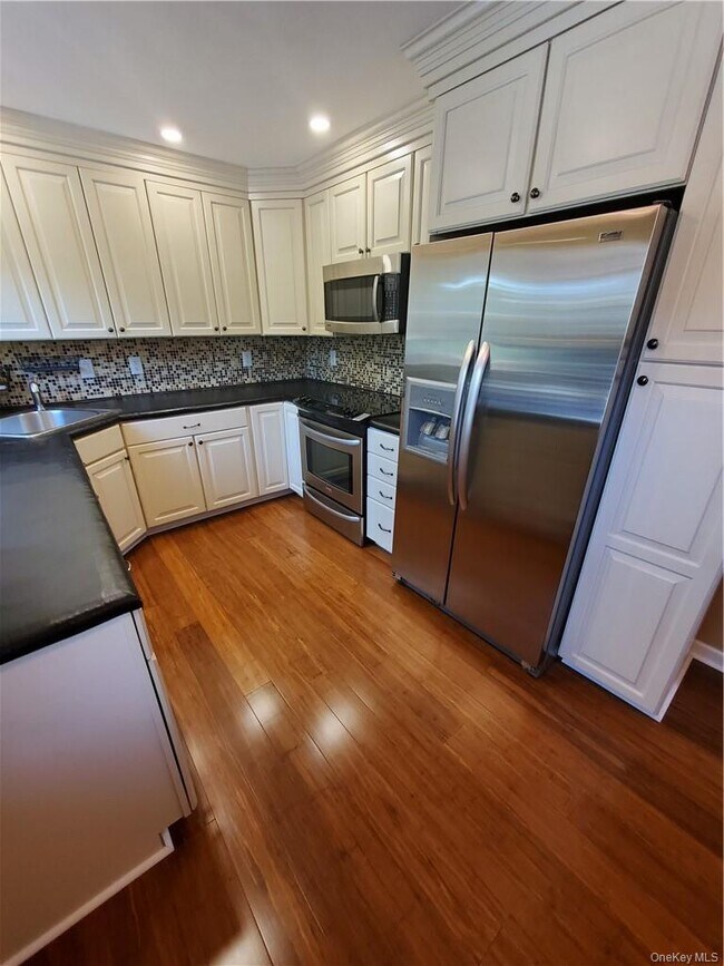 Foto del edificio - 972 Sierra Vista Ln