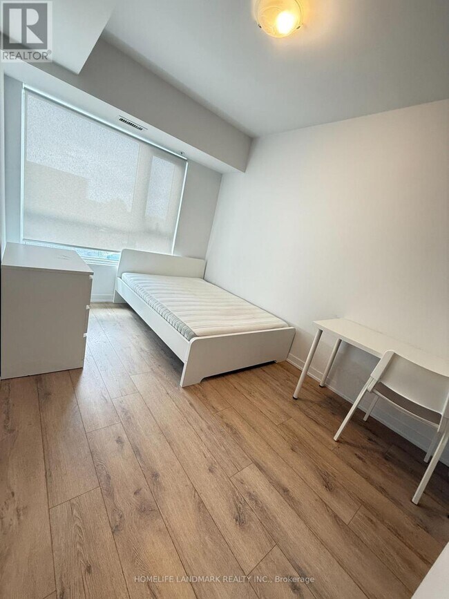 Photo du bâtiment - 1800 Simcoe St N