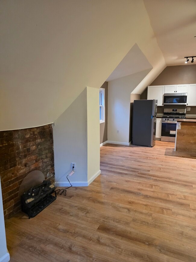 Building Photo - 5487 Hays St