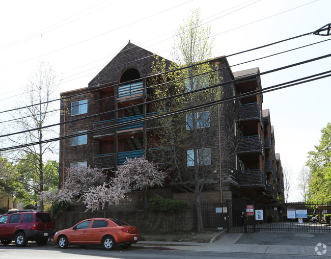 Foto del edificio - Castlewood Apartments