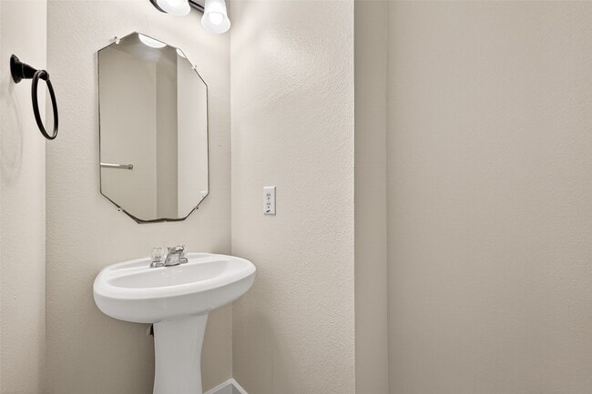 Building Photo - 6247 Settlers Lake Cir E