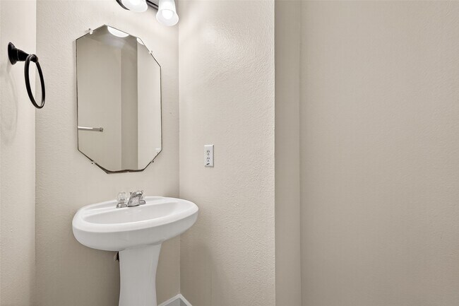 Foto del edificio - 6247 Settlers Lake Cir E