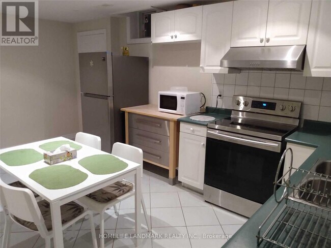 Building Photo - 38 Lois Dr