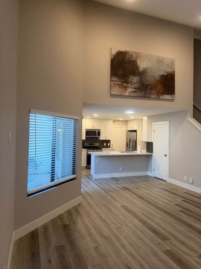 Foto del edificio - Beautiful 2 bed, 2 baths Summerplace townhome with community pool