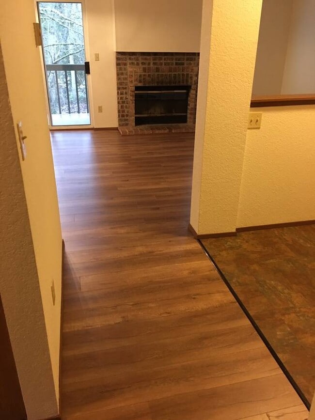 Building Photo - 5513 Cirque Dr W