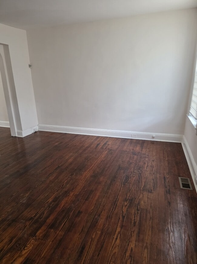 Building Photo - 3151 Ravenwood Ave