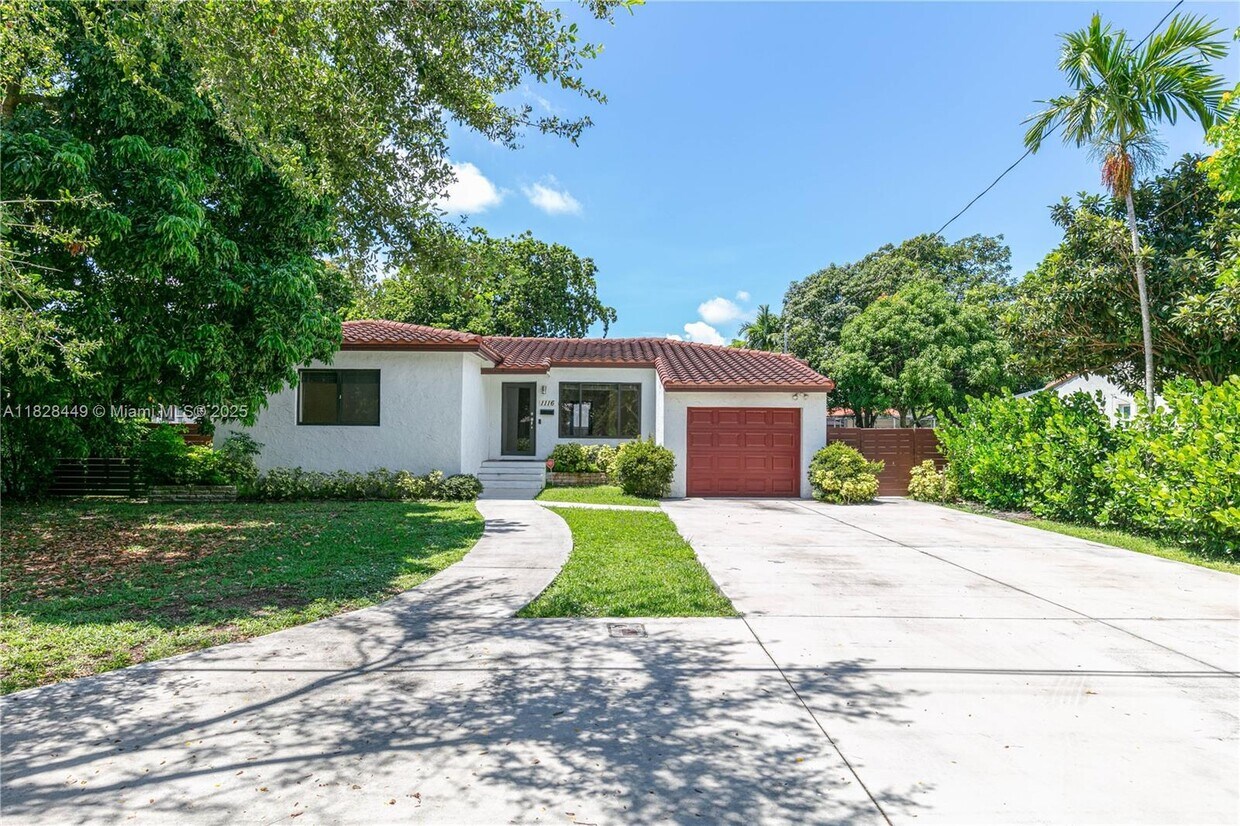 Foto principal - 1116 NE 117th St