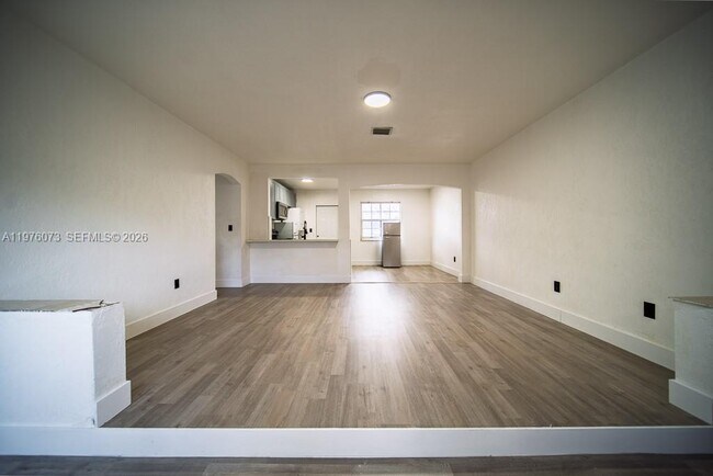 Building Photo - 533 NE 67th St