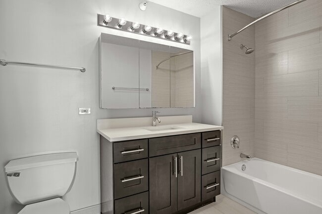 Building Photo - 542 N State St