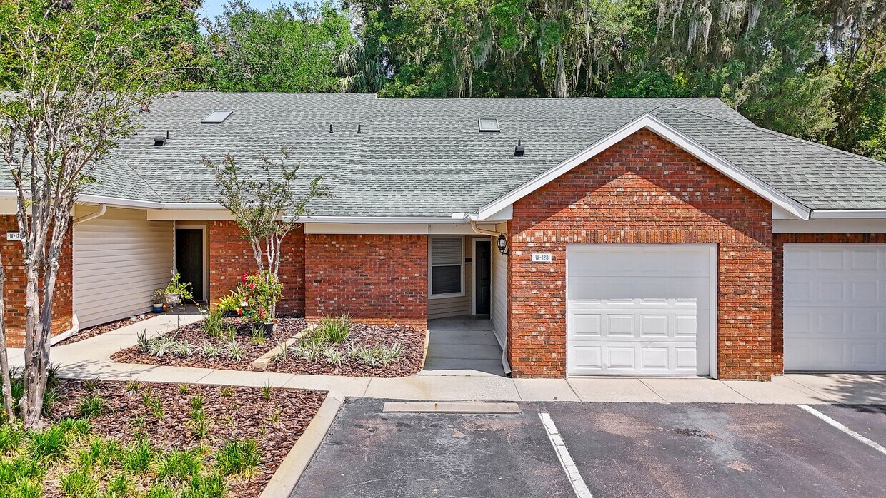 Primary Photo - Beautifully Updated 2 Bedroom 2 Bath Condo...