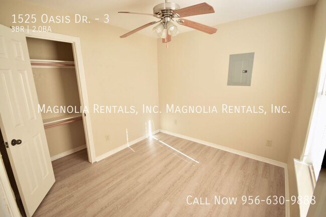 Building Photo - 1525 Oasis Dr