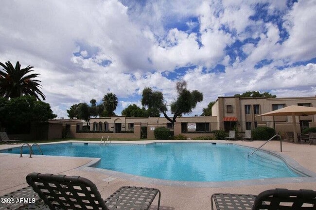 Building Photo - 8335 E Vista Dr